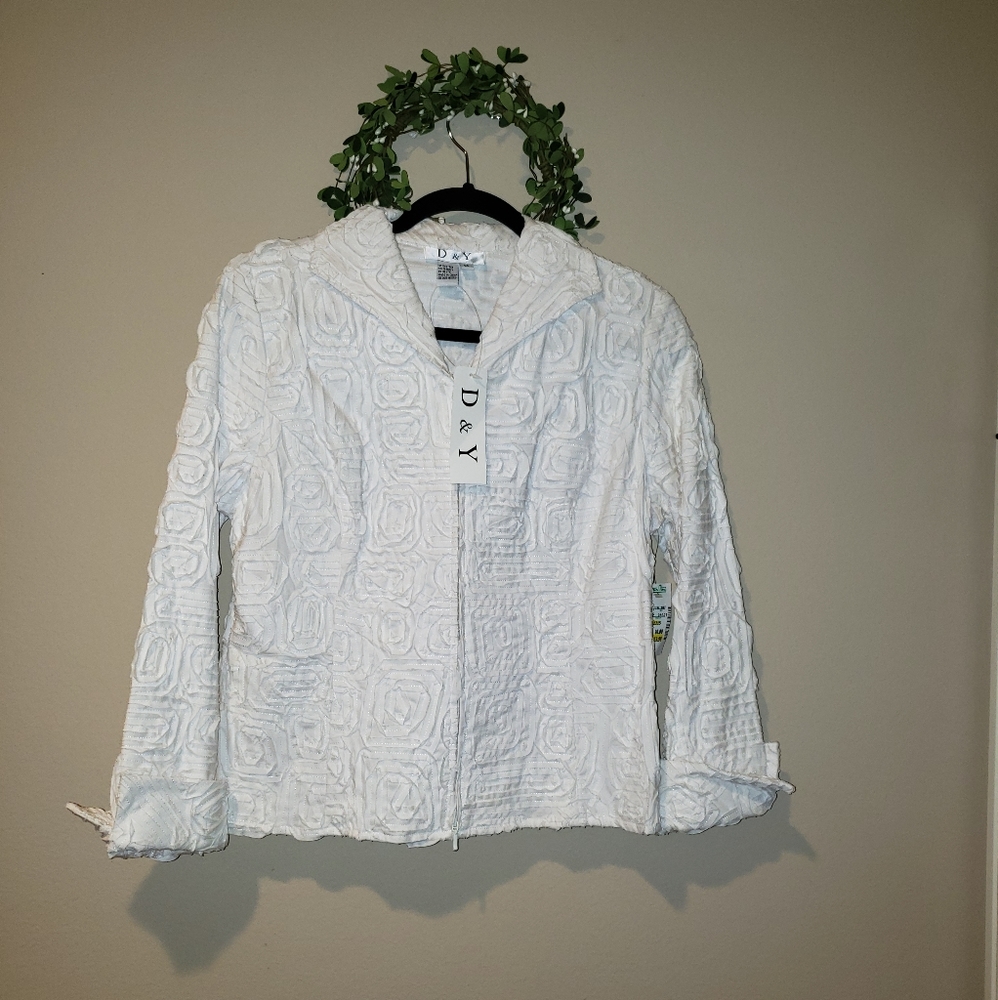NWT D & Y Pintuck Rosette White Jacket - Size M